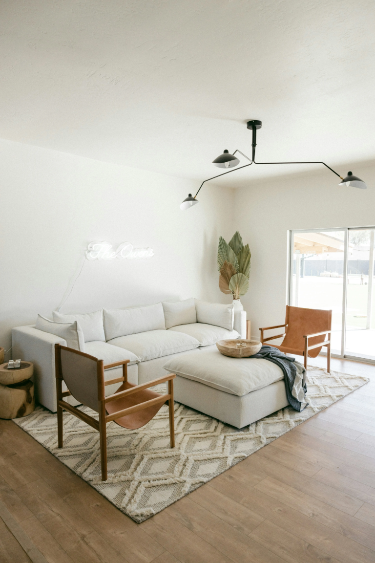 White Couch Living Room: 10 Beautiful Ideas for a Bright and Modern Home